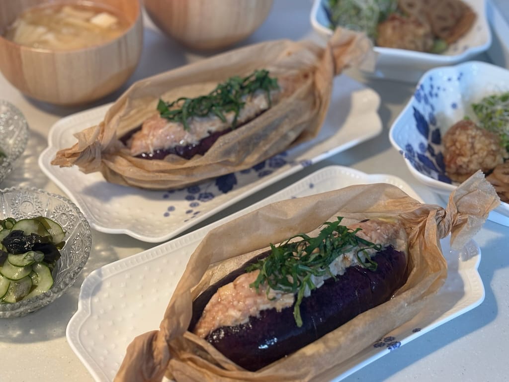 茄子の鶏ひき肉の挟み蒸し定食の写真