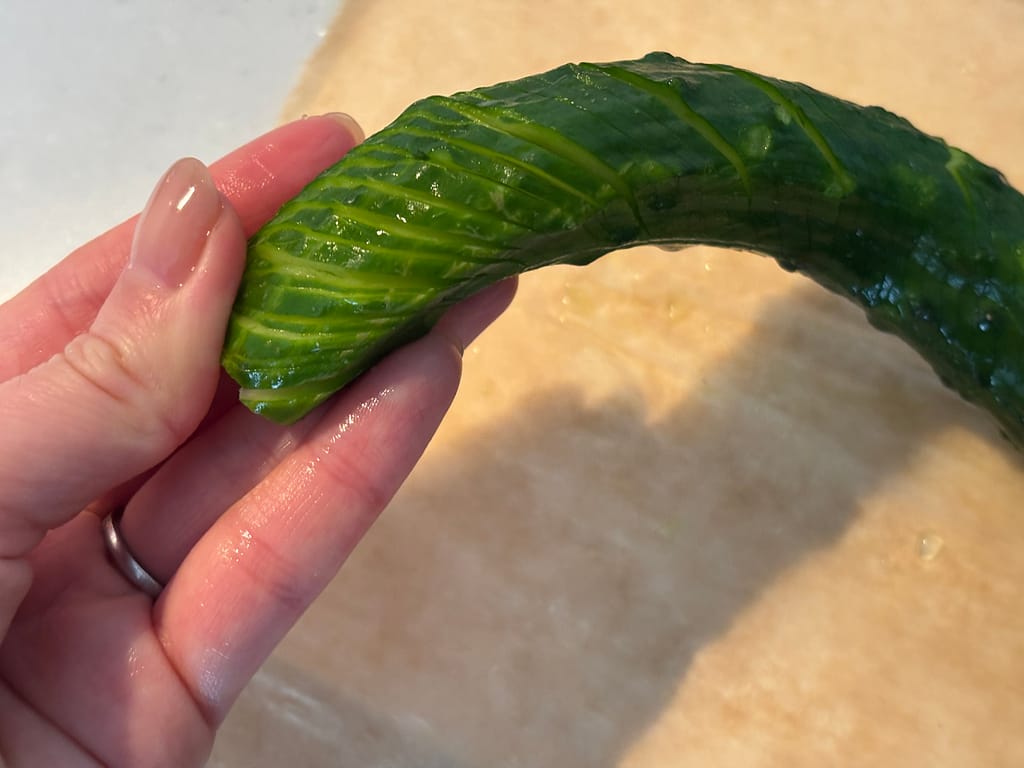 蛇腹切りしたきゅうりの写真