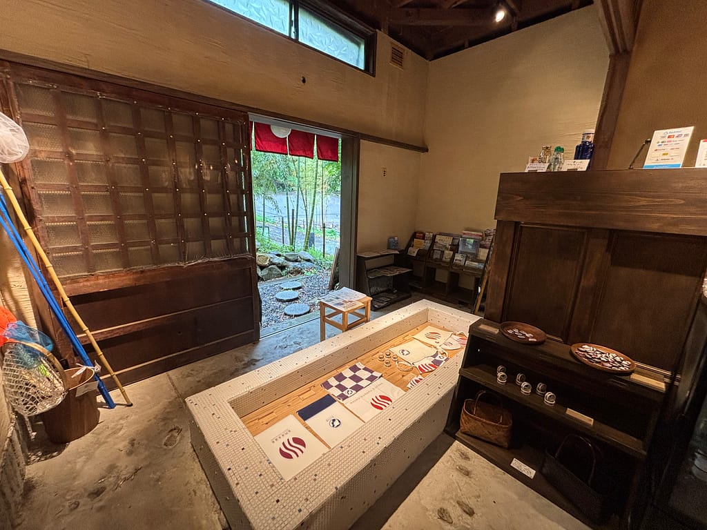 おとずれ堂の店内