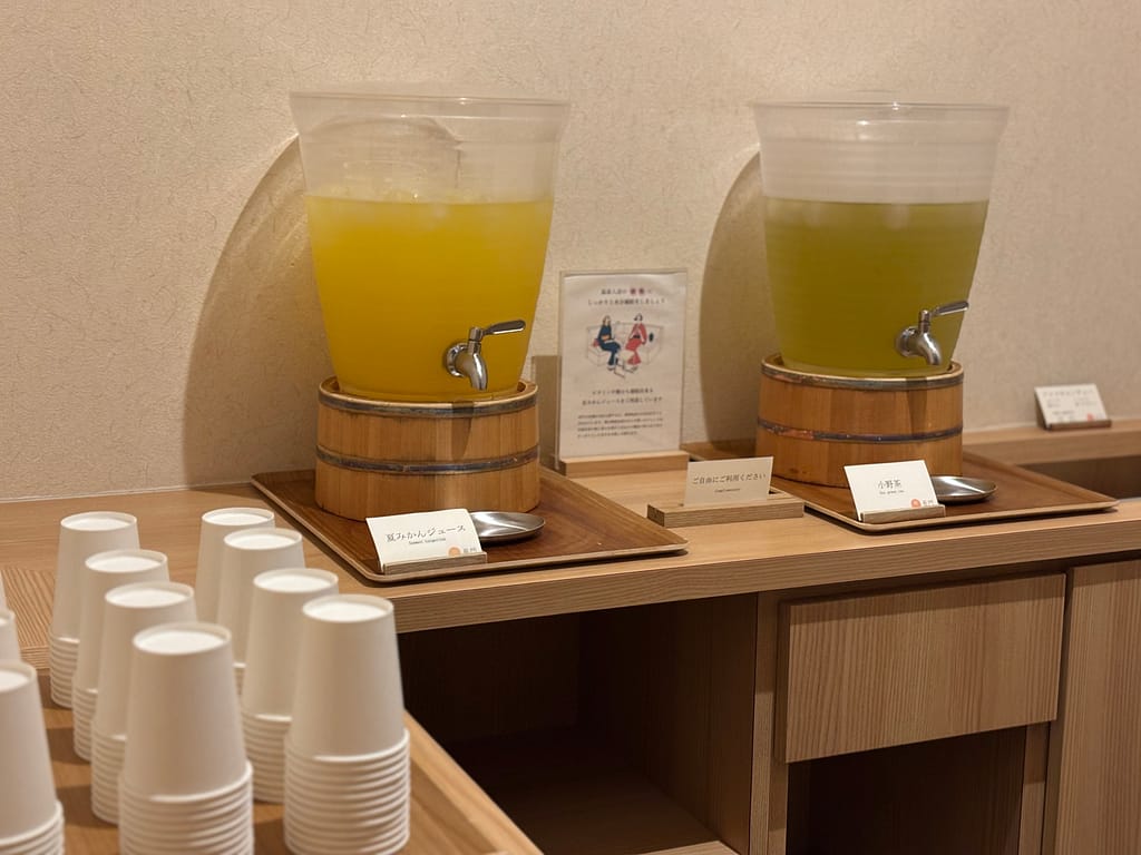 湯上がり処にあるお茶とジュース