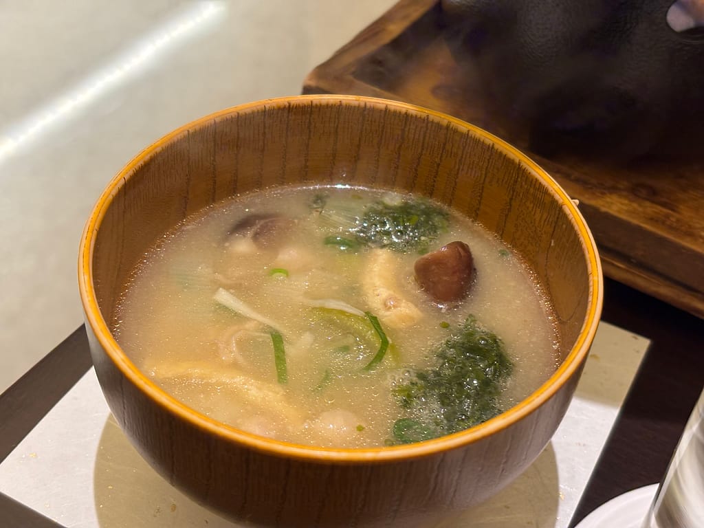 かい長門朝食アップ味噌汁②