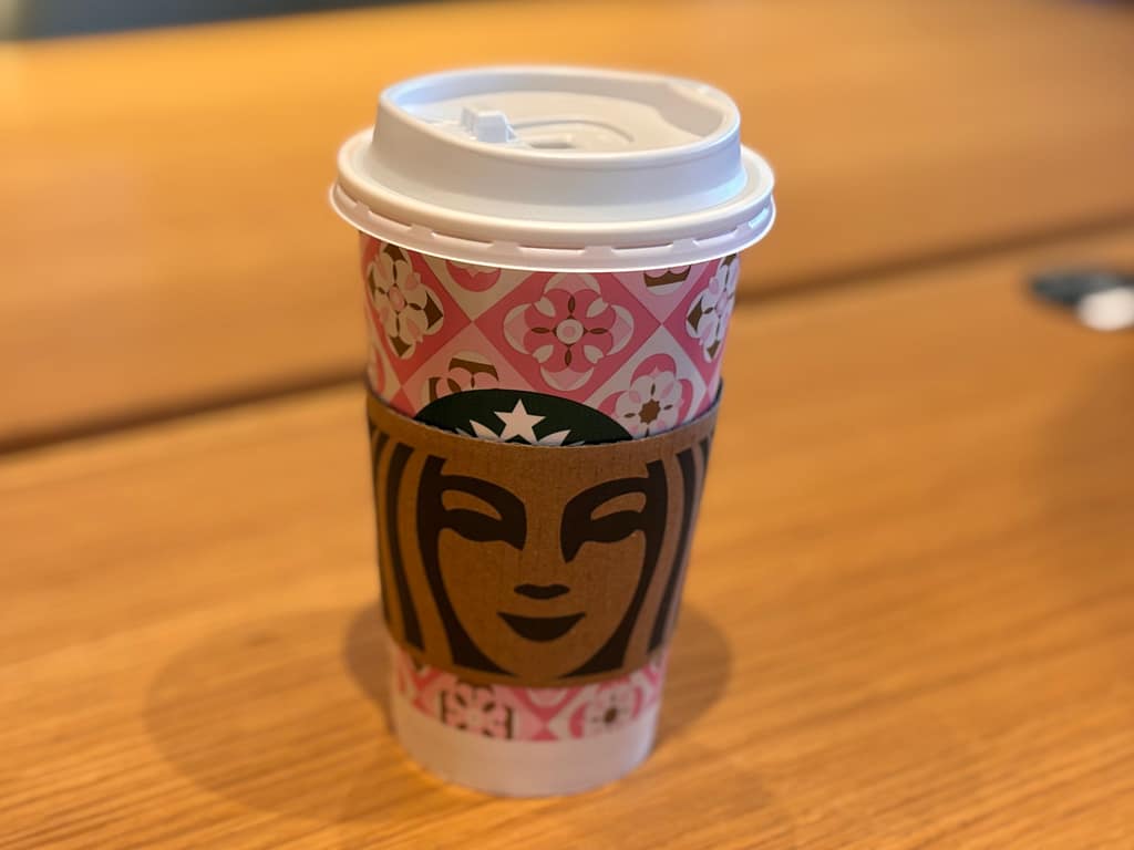 店内カップ春仕様の写真(正面)