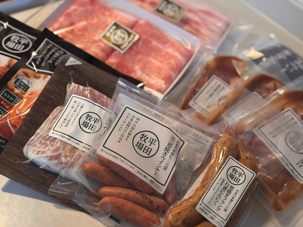 平田牧場のお試しセットで届いた食品たちの写真