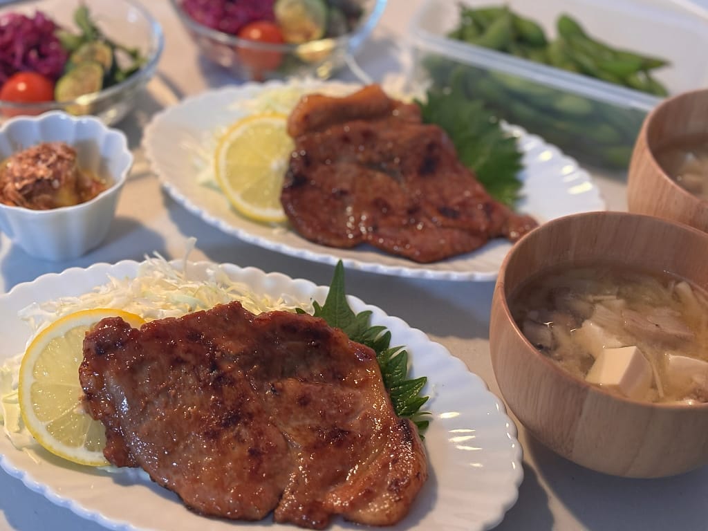 特製味噌漬けを使った夕食の写真